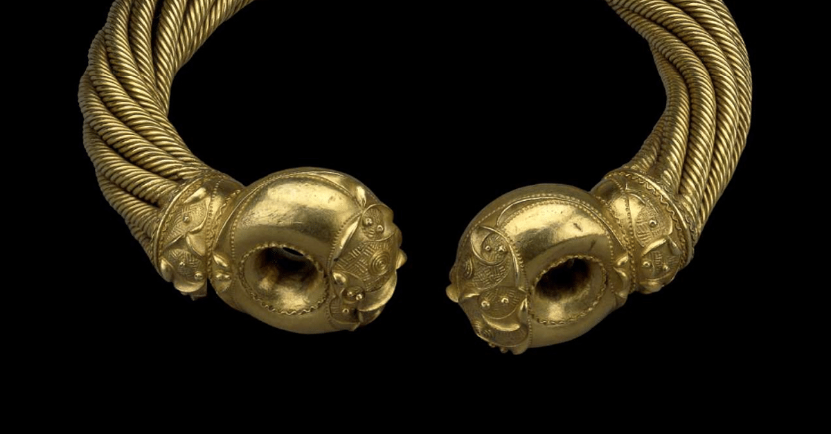 Small Gold Dara Knot Wire Earrings. Celtic Eternity Knot Jewelry. Iris –  ZAXZO
