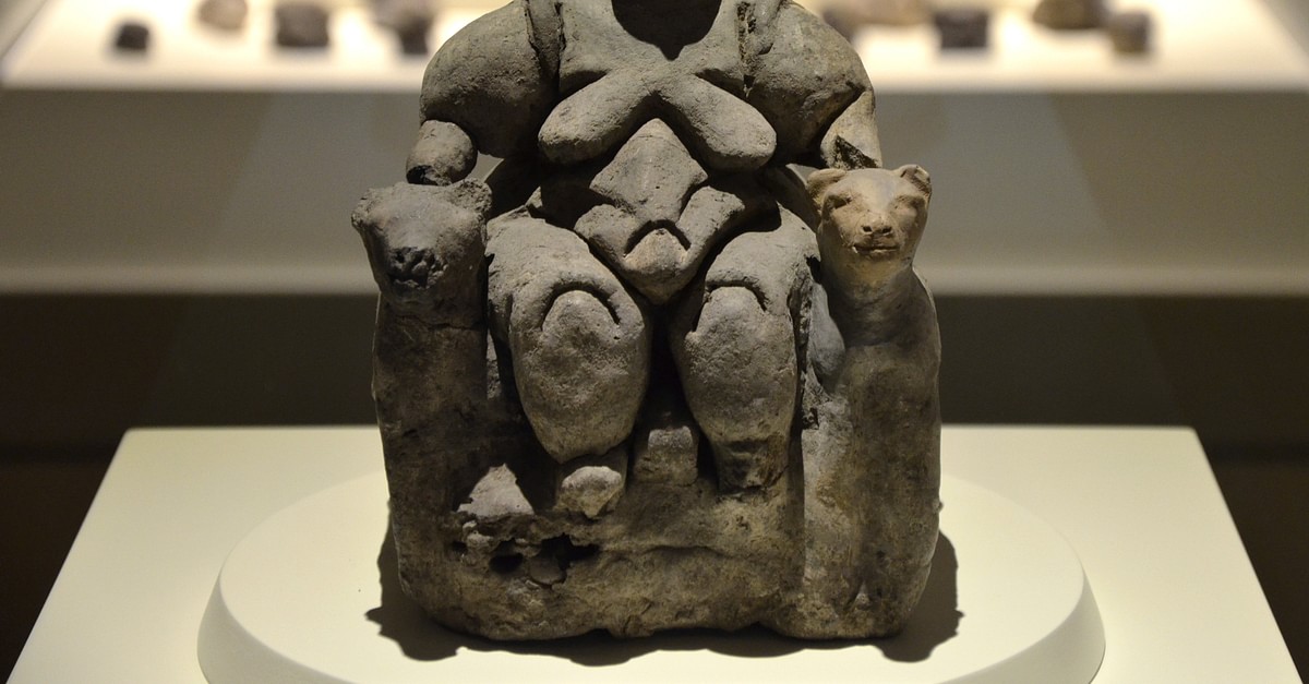 ヤ*カ様 女性像 陶器製 彫刻 Seated Woman of Çatalhöyük - World History Encyclopedia