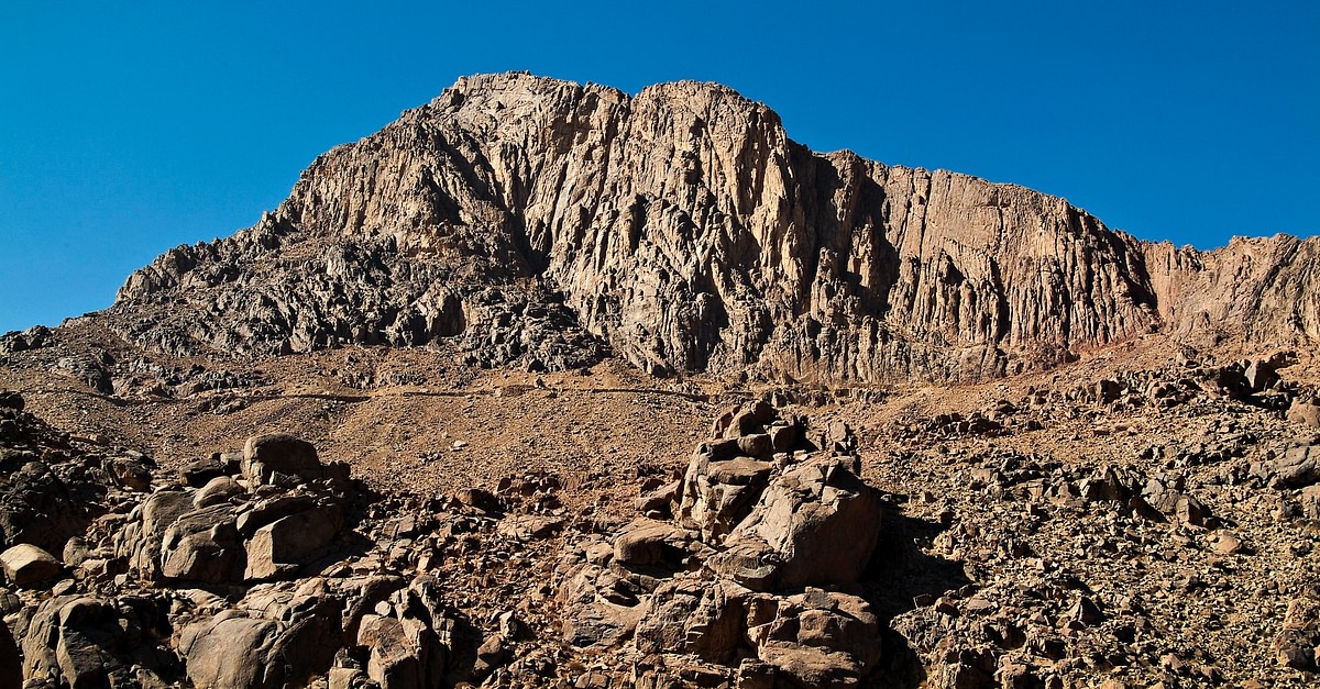 Exploring the Sacred Summit of Jabal Musa: Mount Sinai Revealed - Exploring the Ascend to the Summit