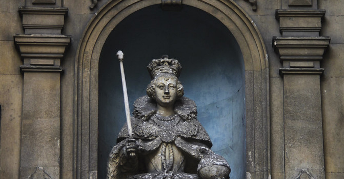 30 Statues of English Kings Queens
