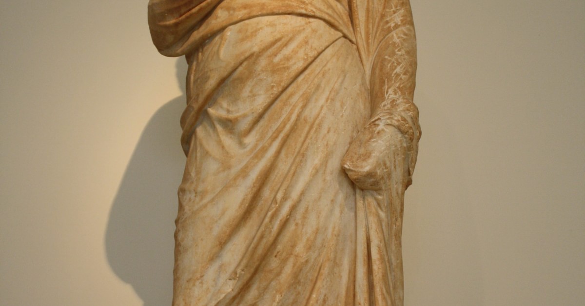 Greek Himation Robe (Illustration) - World History Encyclopedia