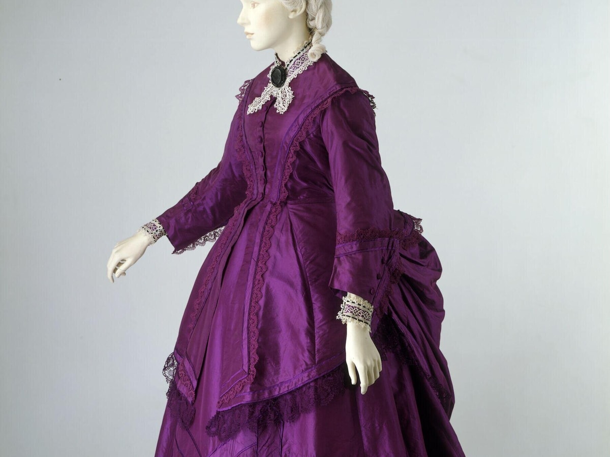 Clothing in the Victorian Era: Getting the Right Balance of Fabric, Figure,  and Flashiness - World History Encyclopedia