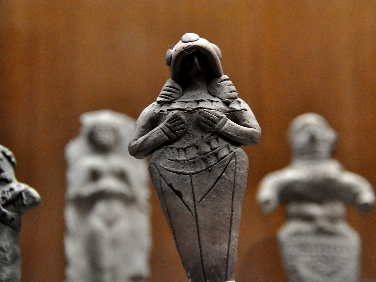 銅製:乙女像「瑞穂の国の娘子らし」 Clay Figurine of a Naked Woman from Nippur - World History