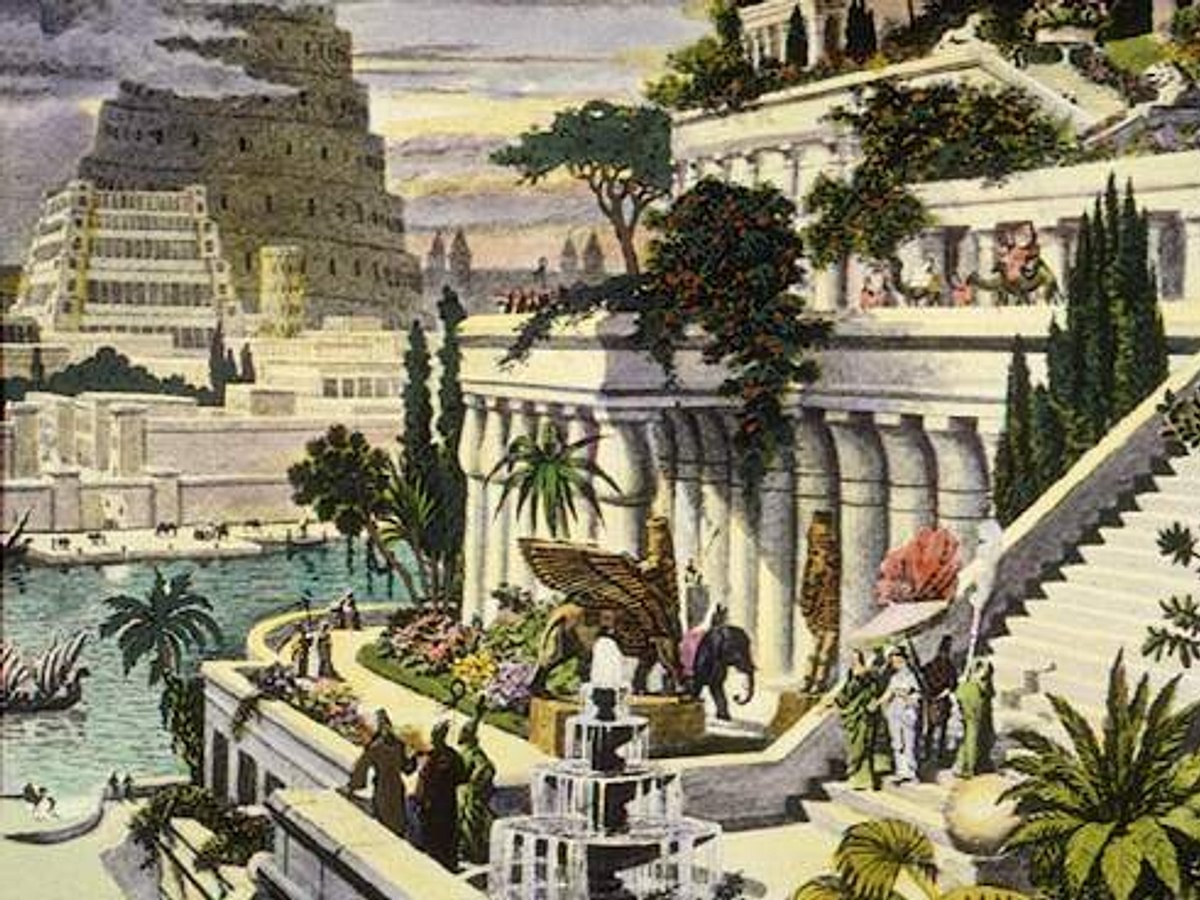 Os jardins suspensos da babilônia como minas tirith das montanhas épicas do  senhor dos anéis ao fundo geram ai