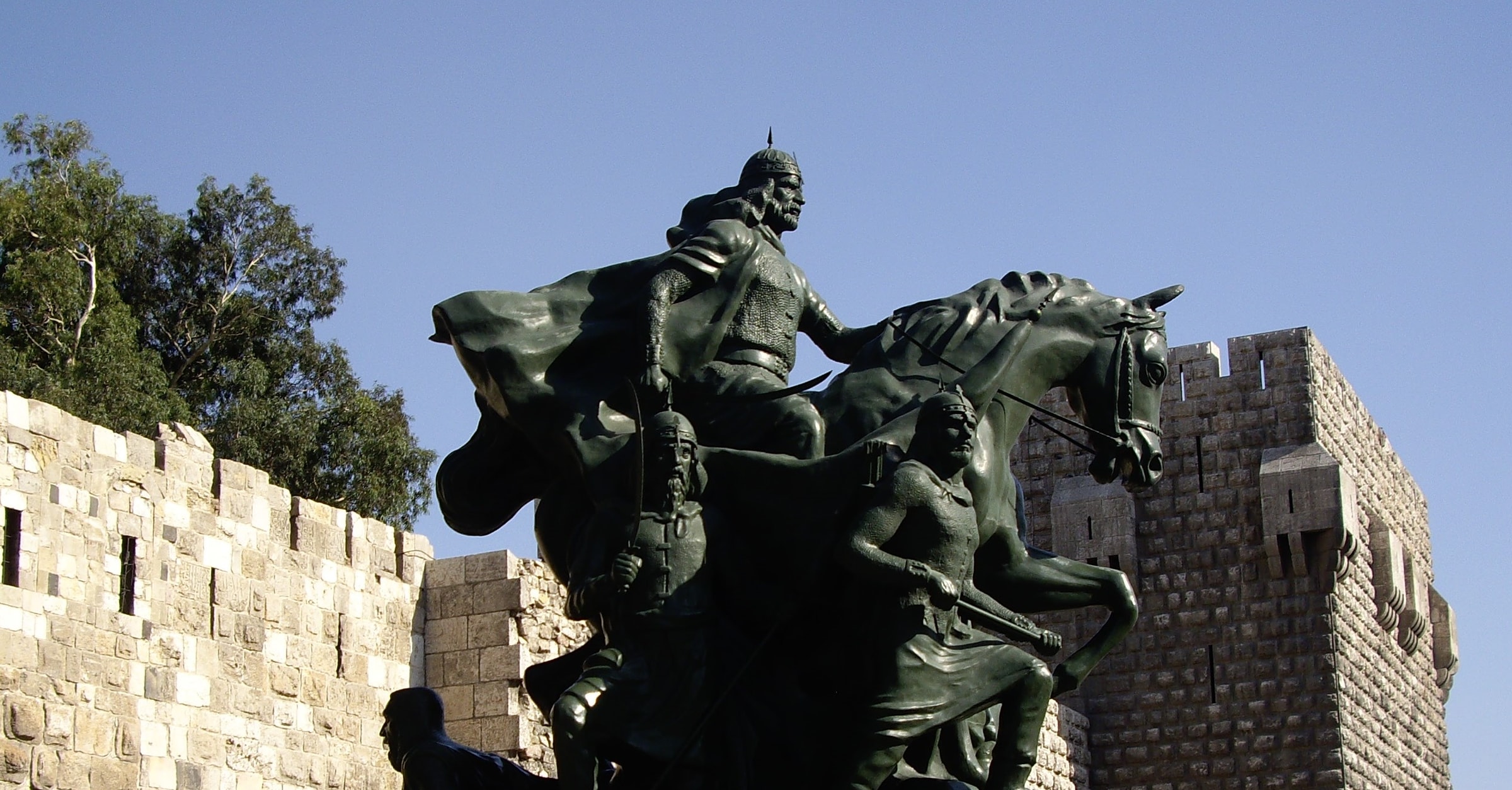 A. Saladin 馬車と戦士の彫刻 11623.jpg