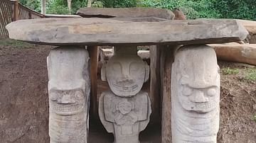 Funerary Statues at Mesita B