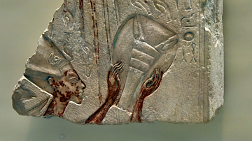 Akhenaten Making Sacrifices