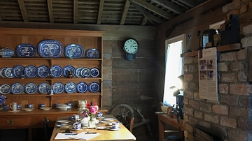 Dining Table & Porcelain