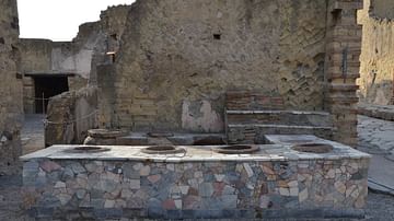 A Thermopolium in Herculaneum