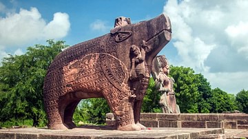 Colossal Vahara Statue, Eran