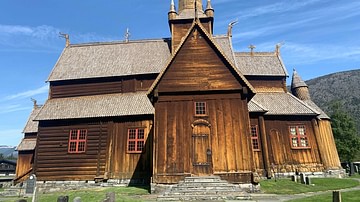 Lom Stave Church