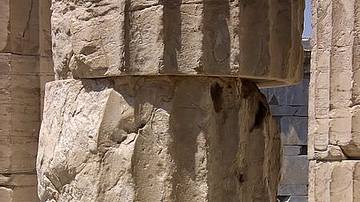 Column Flutes, Propylaea