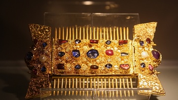 Gold & Jewelled Comb, Valencia