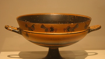 Attic Lip Cup with Chickens Decoration