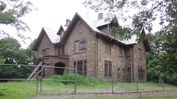 Ruins of the Hoyt House, 