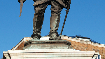 Statue of John Hampden