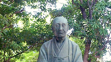 Statue of Chikamatsu Monzaemon