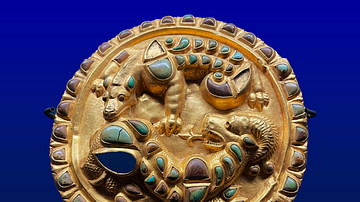 Gold Buckle with Beasts Fighting Scene