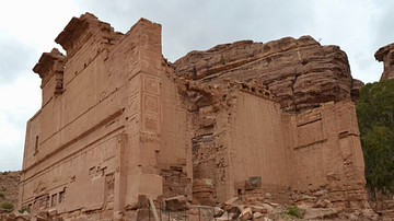 Qasr al-Bint, Petra