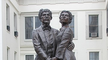 Dred and Harriet Scott Statue