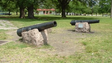 Replicas of the Twin Sisters Cannon