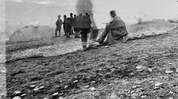 Onlookers Spectate the Battle of Nashville