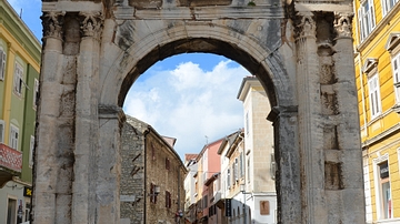 Arch of the Sergii, Pula