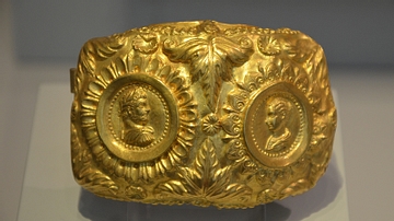 Gold armband with emperor Caracalla and empress Plautilla