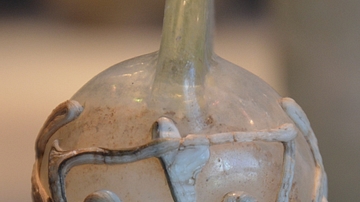 Gladiator helmet-shaped dropper flask