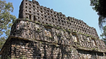 Yaxchilan, Structure 33