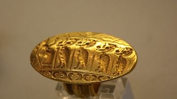 Mycenaean Engraved Gold Ring