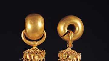 Silla Gold Earrings, National Treasure 52