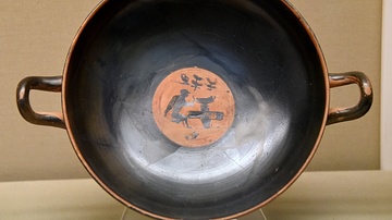 Kylix Depicting a Potter