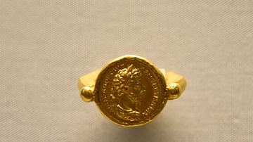 Gold ring with Coin of Emperor Marcus Aurelius