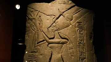 Nefertiti Offering to the Aten