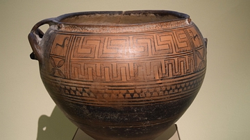 Melos Geometric Krater