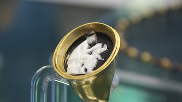 Gold Cameo Ring, Herakleia