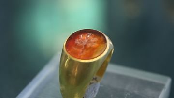 Gold & Carnelian Ring, Herakleia