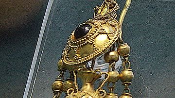 Gold Filigree Earring, Herakleia