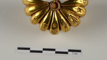 A Gold Earring from Ur III [Reverse View]
