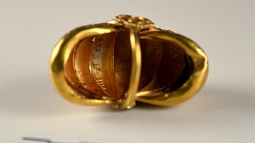 Interior, Gold Earring from Ur III