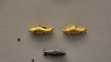 Puabi's Gold and Lapis Lazui Fish Amulets, Ur