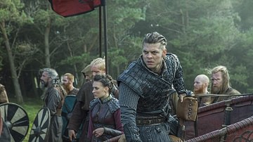 Alex Hoegh Andersen as Ivar the Boneless