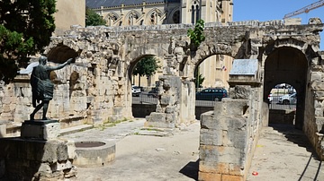 Porte d'Auguste, Nimes