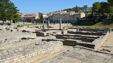 Dolphin House, Vaison-la-Romaine