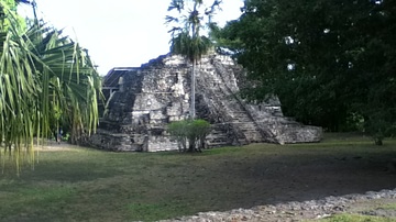 Temple of Las Vasijas at Chacchoben