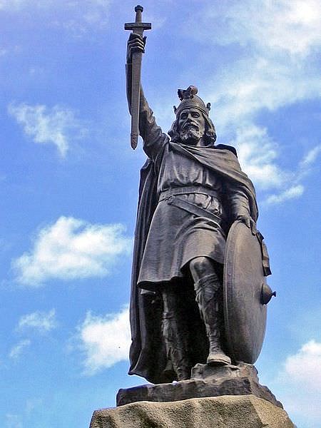 Alfred's statue in Winchester, thought you arselings might appreciate it! :  r/TheLastKingdom