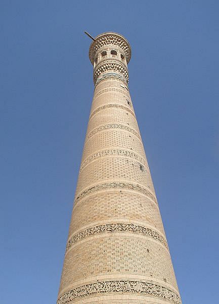 Vabkent Minaret (by Alaexis, CC BY-SA) Vabkent Minaret (by Alaexis, CC BY-SA)
