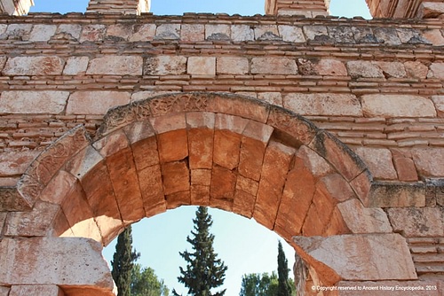 Arch, Anjar