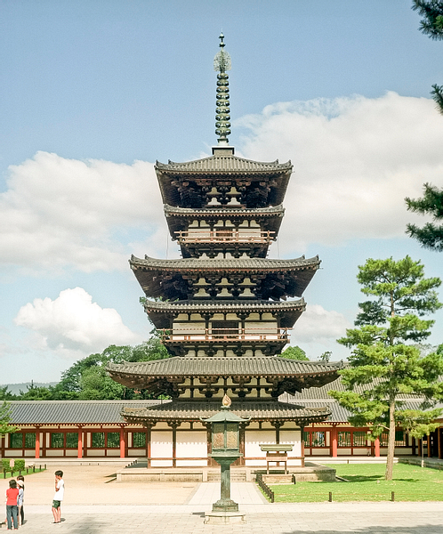 East Pagoda, Yakushiji (by Frank Gualtieri, Public Domain)